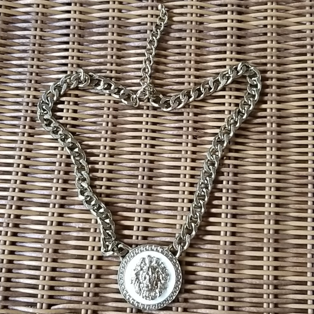 Statement necklace